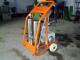 Diesel fuel tank cleaning machine